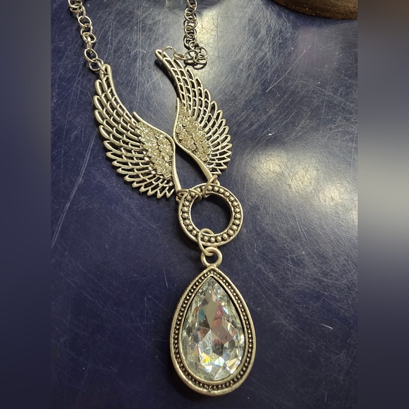 Wing Necklace - Picture 3 of 4
